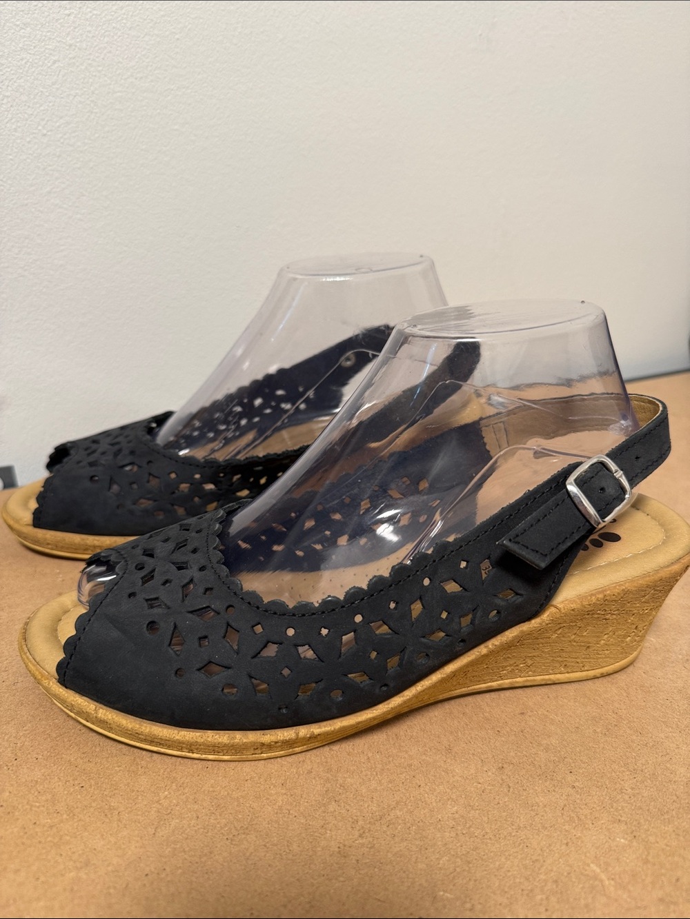 Like New! Spring Step Black Leather Slingback Wedge Sandals, size 39